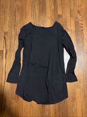 Women's Black Long-Sleeve Scoop Neck Top